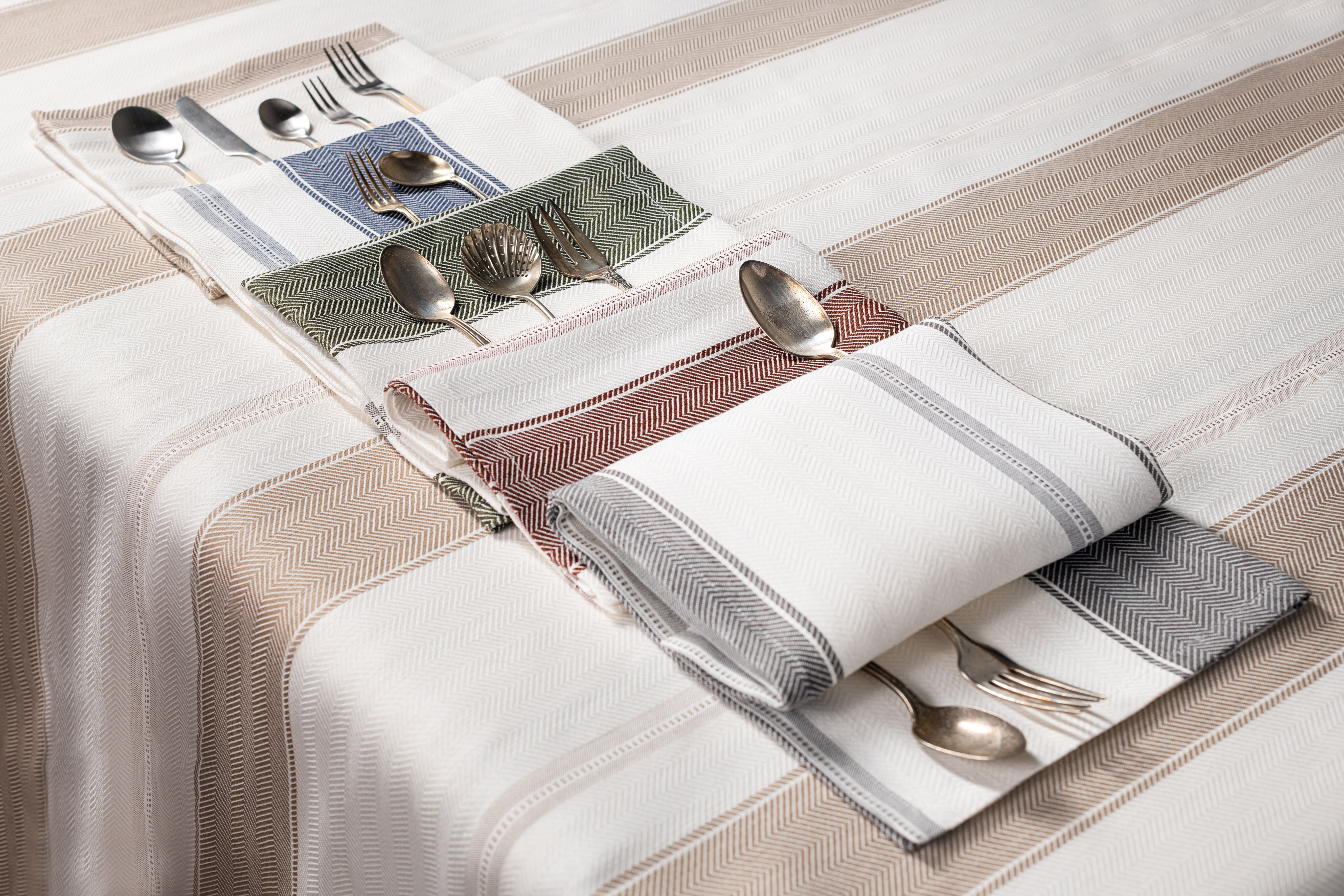 Roma Tablecloth Set