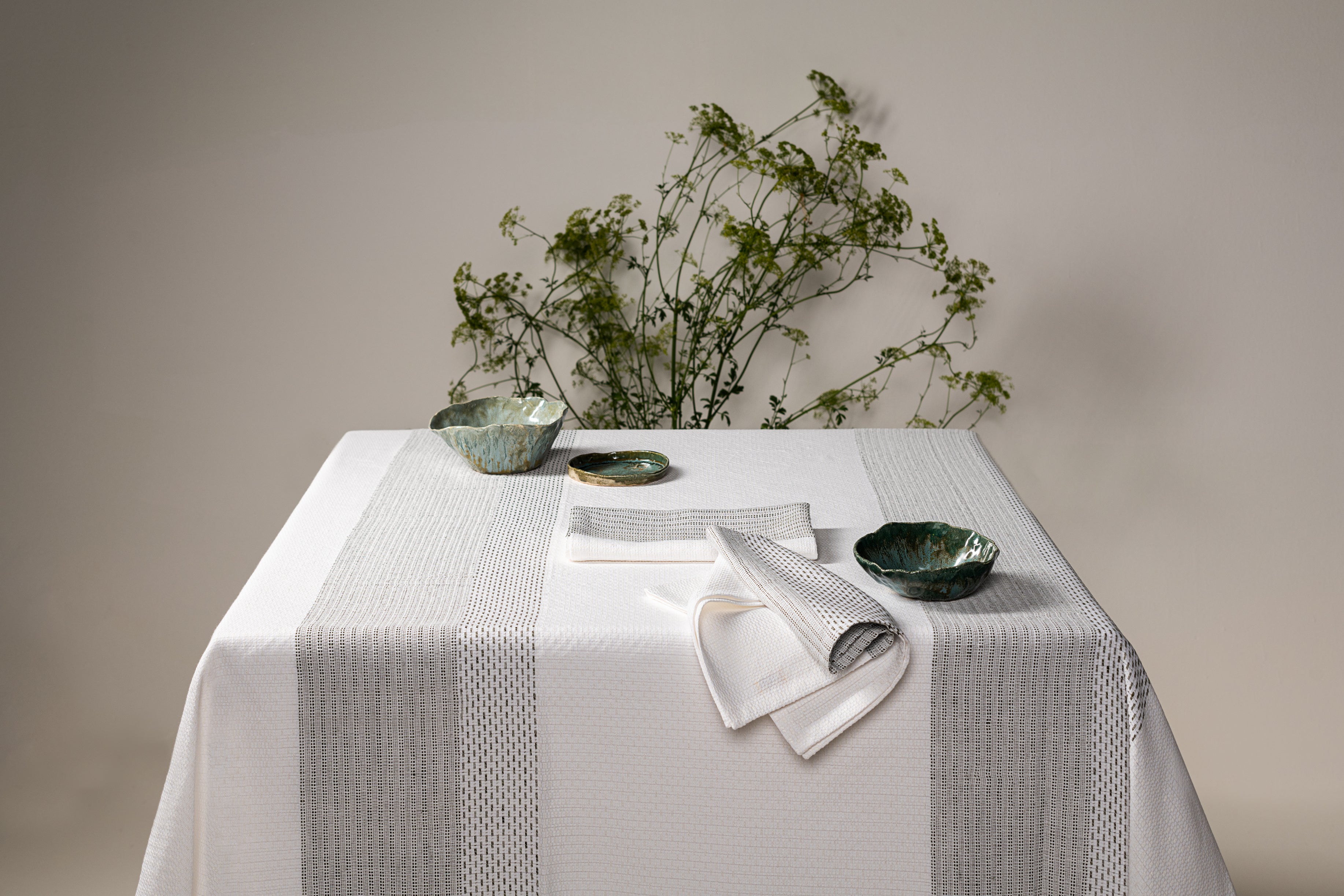 Saturnia Tablecloth Set